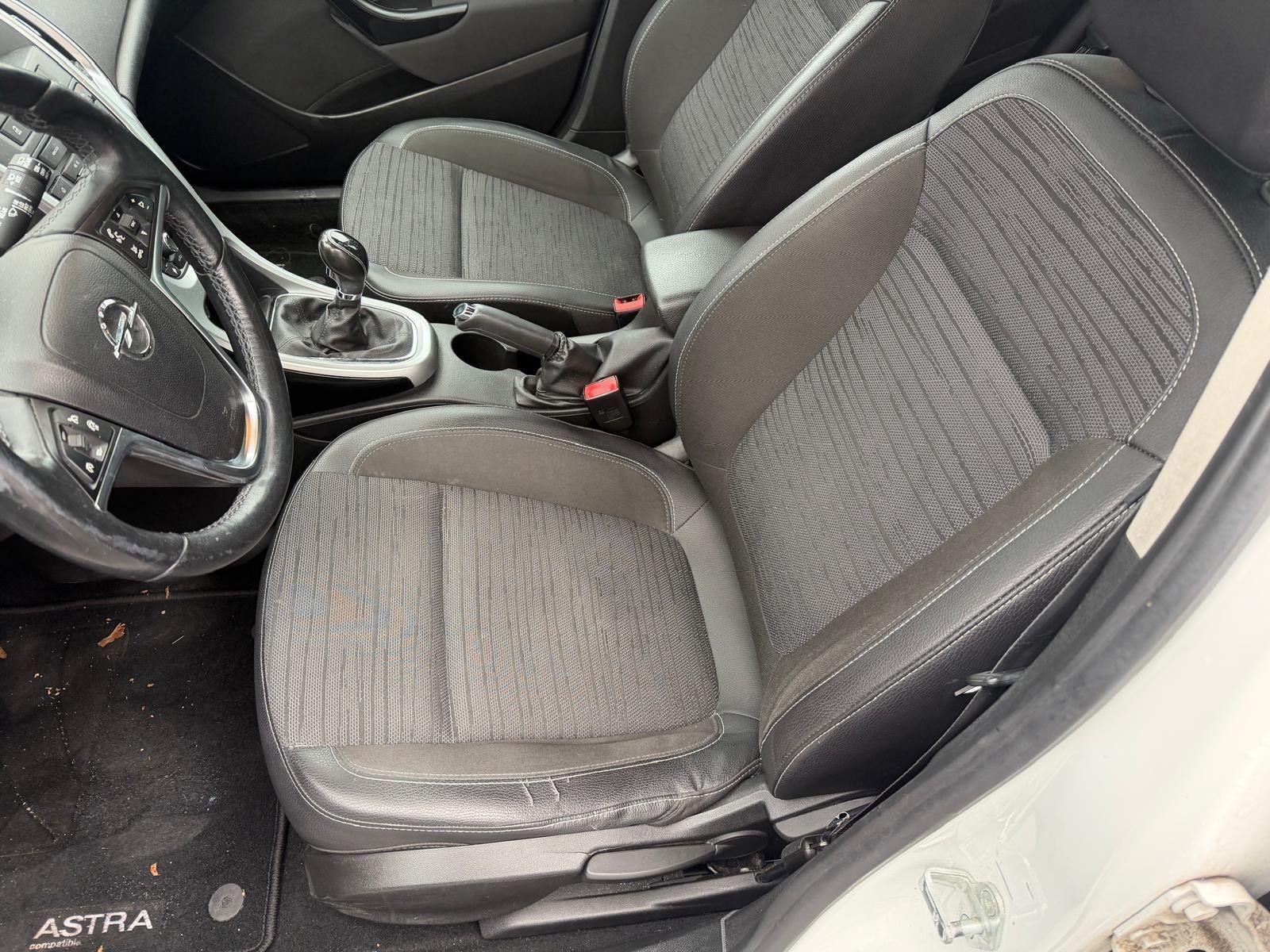 Opel Astra 2015 — photo 11