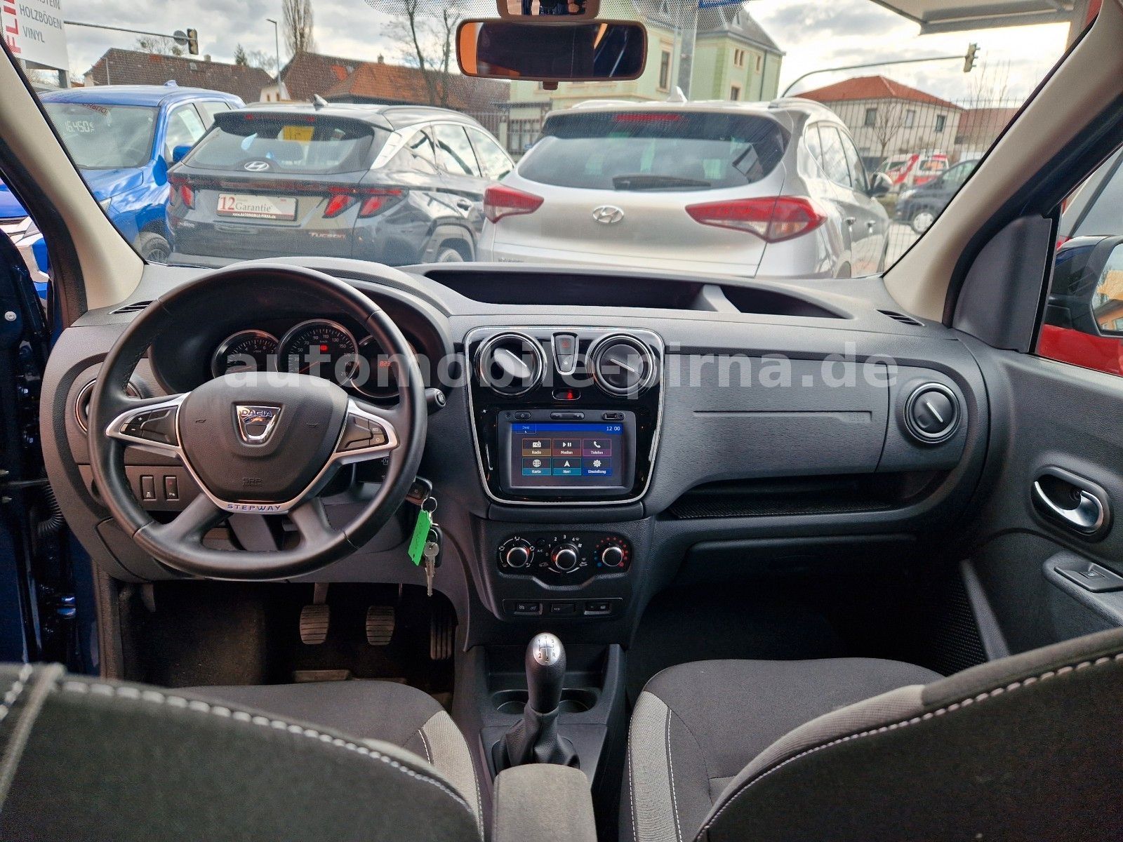 Dokker Stepway Celebration TCe 115 NAVI/SHZ/AHK