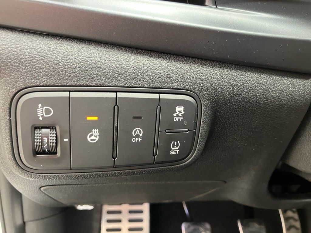 Fahrzeugabbildung Hyundai BAYON 1.0 T-GDI 6-MT Blackline Fernlichtass. LED