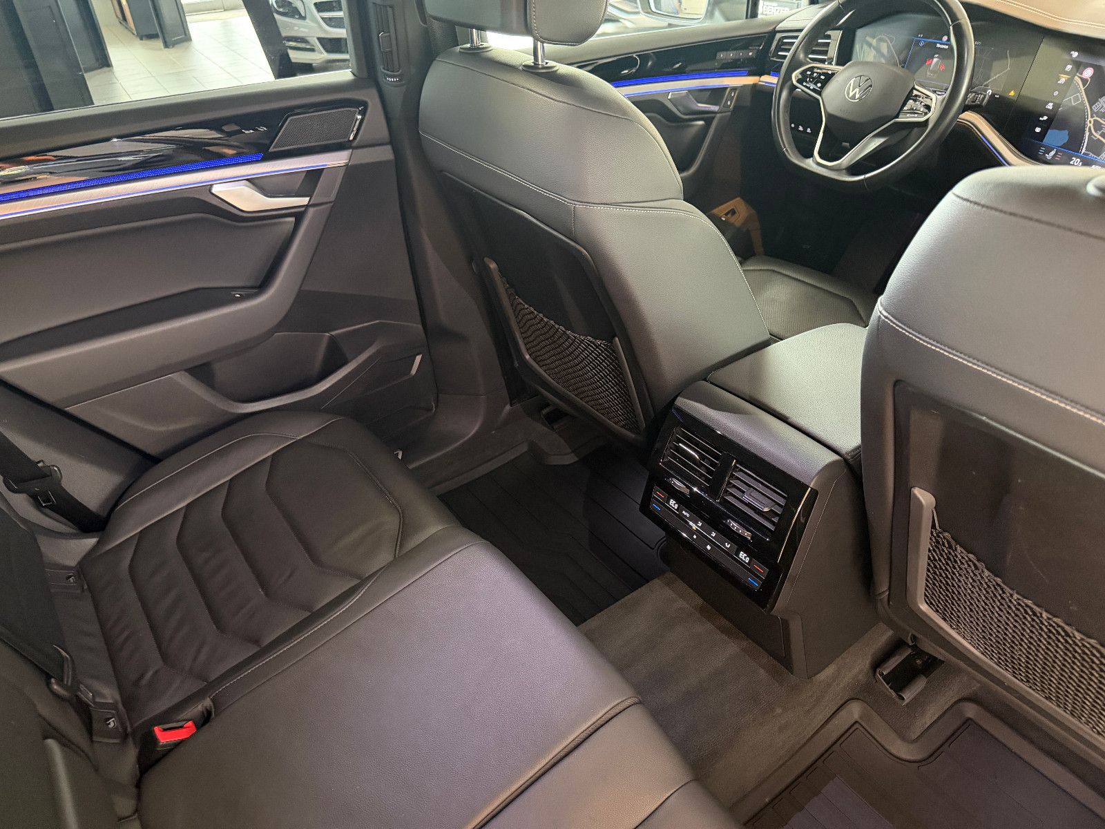 Fahrzeugabbildung Volkswagen Touareg SPORT/ 4Motion/VIRTUAL/AMBIENT/360''KAM