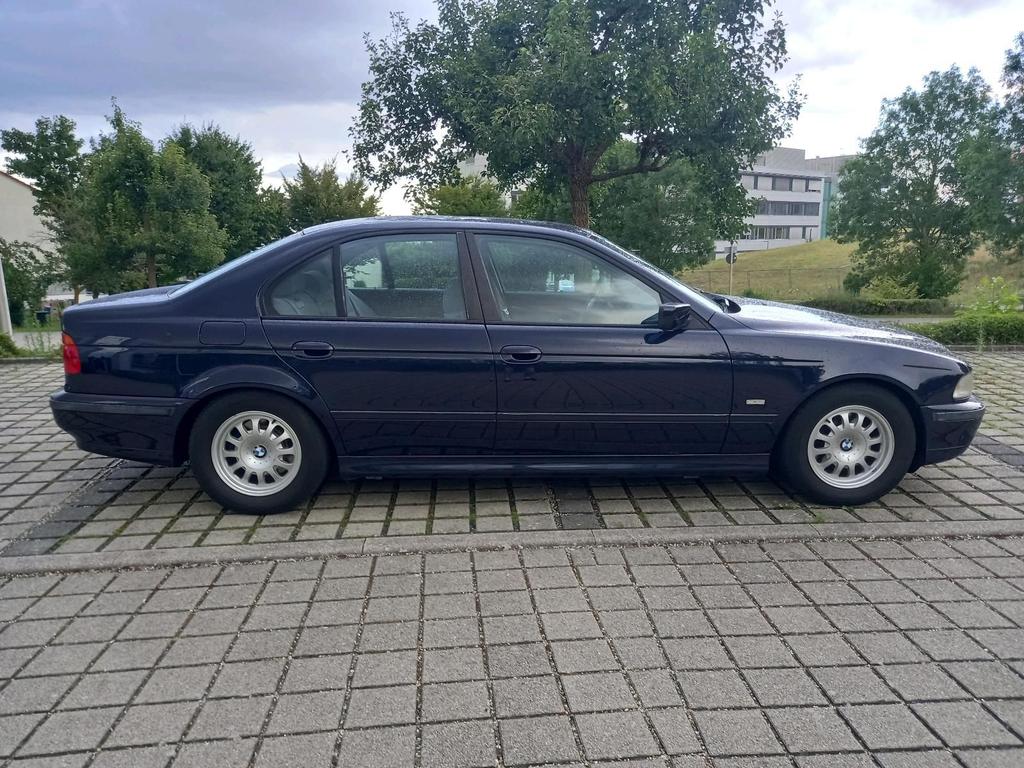 BMW 523