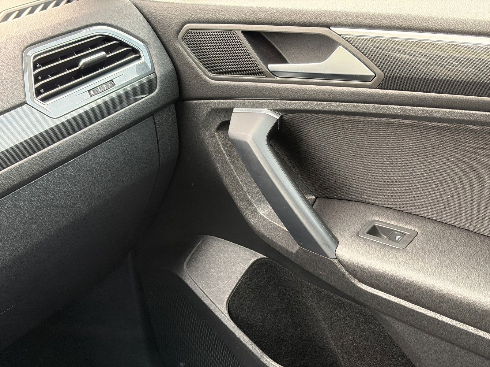 Fahrzeugabbildung Volkswagen Tiguan Allspace Highline 4Motion*7Sitzer*Pano**