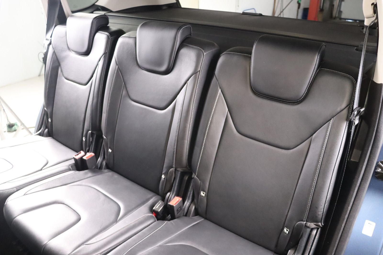 Fahrzeugabbildung Ford S-MAX * Massage * RFK * Pano Titanium