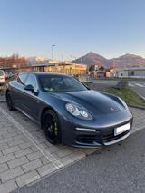 Porsche Panamera S E-Hybrid  - Neue Batterie - Porsche Panamera mit Hybrid-Antrieb