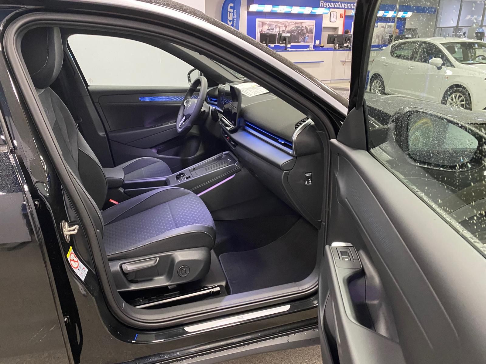 Fahrzeugabbildung Volkswagen T-Roc 1.5 eTSI R-Line NEUES MODELL AHK+ACC+KAMER