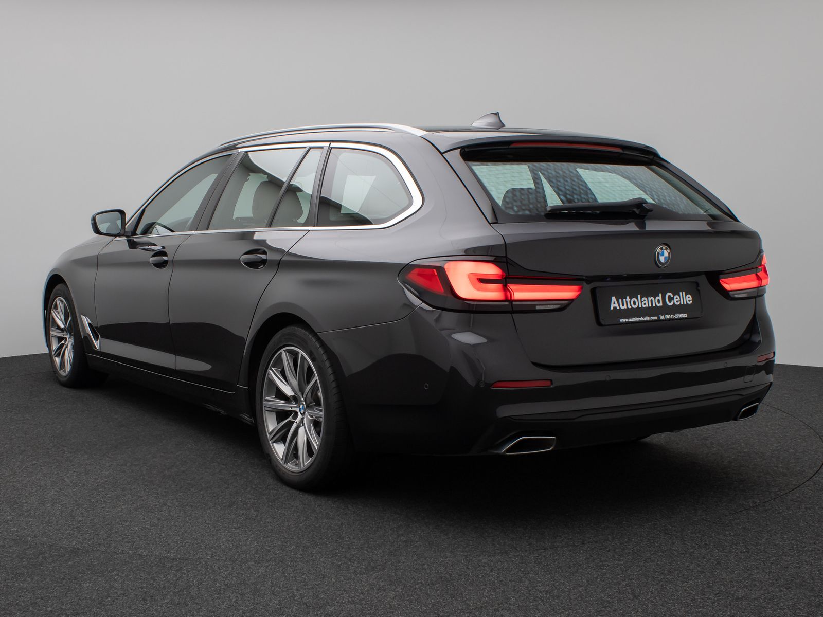 Fahrzeugabbildung BMW 520d Panorama DAB Leder AHK Alarm M Sport 18Zoll