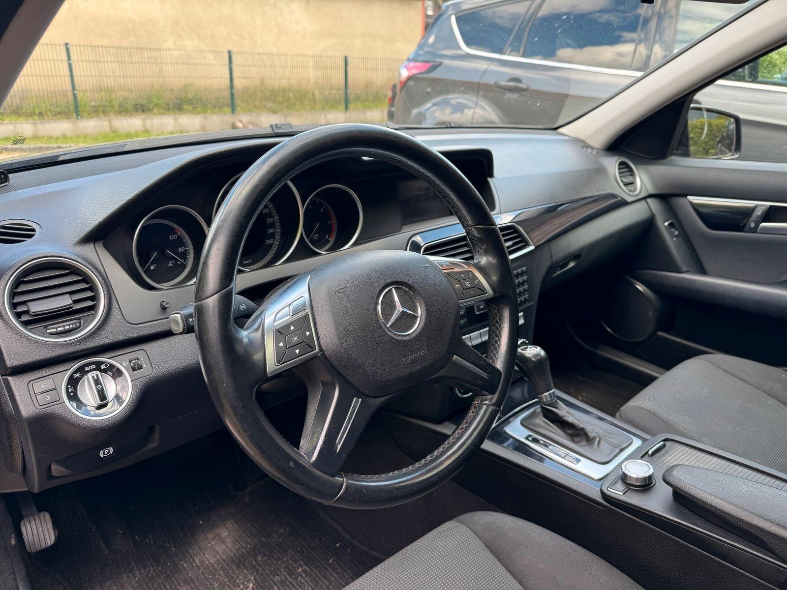 Mercedes-Benz C220 2012 — photo 13