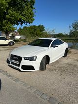 Audi RS5 4.2 FSI S tronic quattro - - Audi RS5 mit Benzin-Antrieb