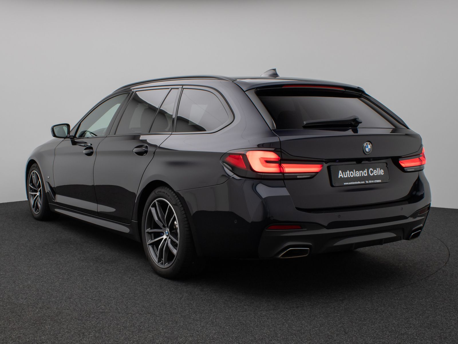 Fahrzeugabbildung BMW 530d xD M Sport Kamera HUD DAB H/K Komfort Alarm