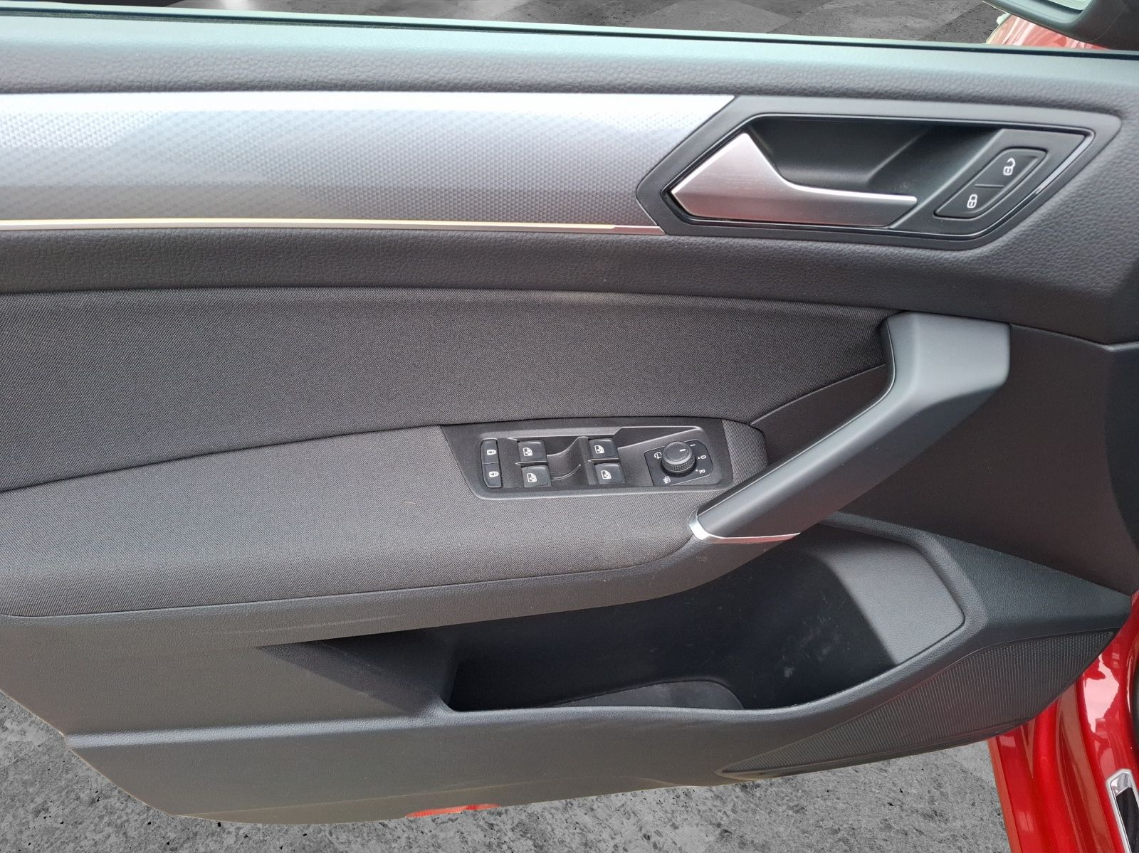 Fahrzeugabbildung Volkswagen Touran TDI Active DSG 7-Si. AHK Navi ACC PDC SH