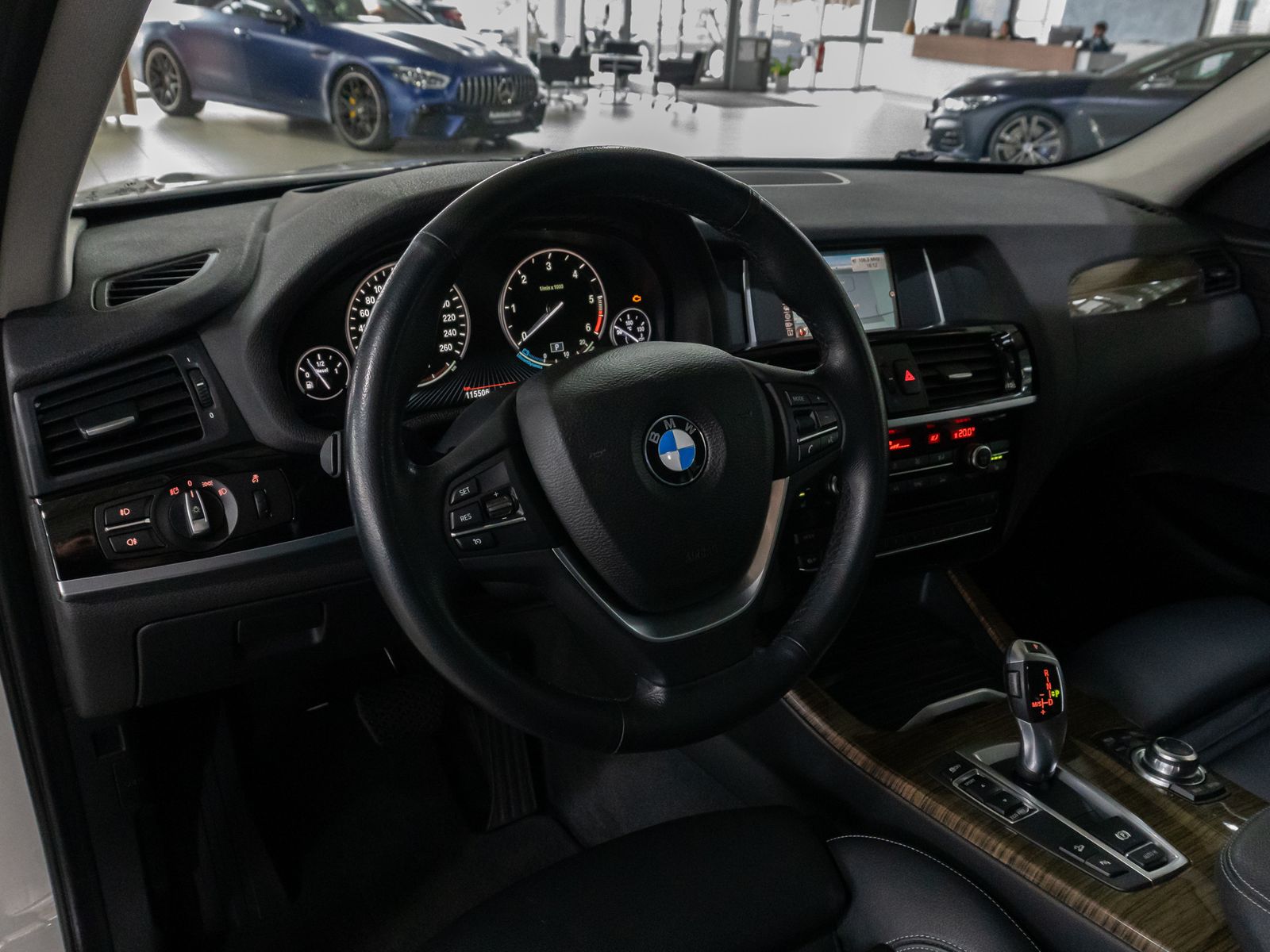 Fahrzeugabbildung BMW X3 xD30d Panorama HUD HiFi Xenon PDC Sport Leder