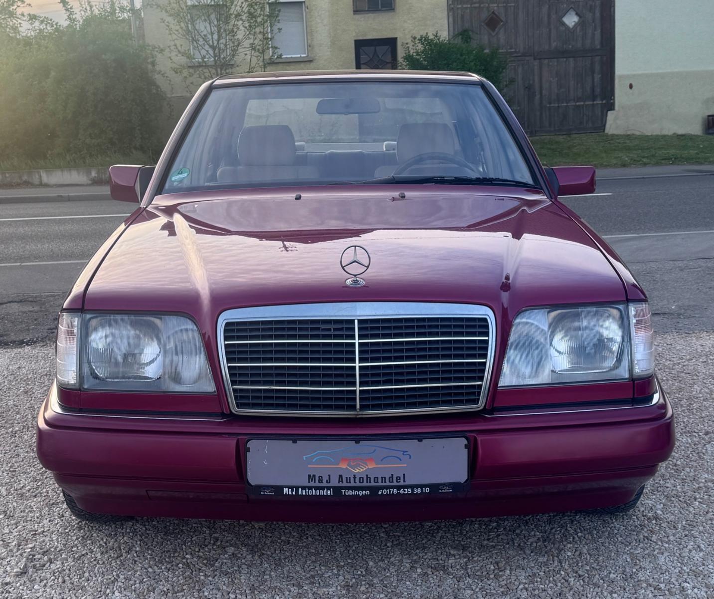 Mercedes-Benz E 220/Limousine/1Hand/Schiebedach/Zentralverrieg