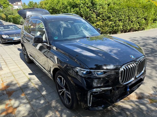 BMW X7 xDRIVE 40 i M SPORTPAKET-PANO-4ZONEN-22ZOLL