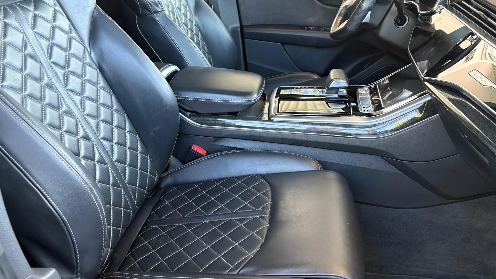 Fahrzeugabbildung Audi Q8 50 TDI s sitze raute, hud 22 zoll allradlenk