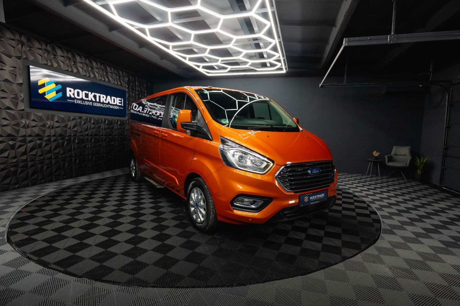 Fahrzeugabbildung Ford Tourneo Custom Kombi 320 L2 Trend Lang 9 Sitze