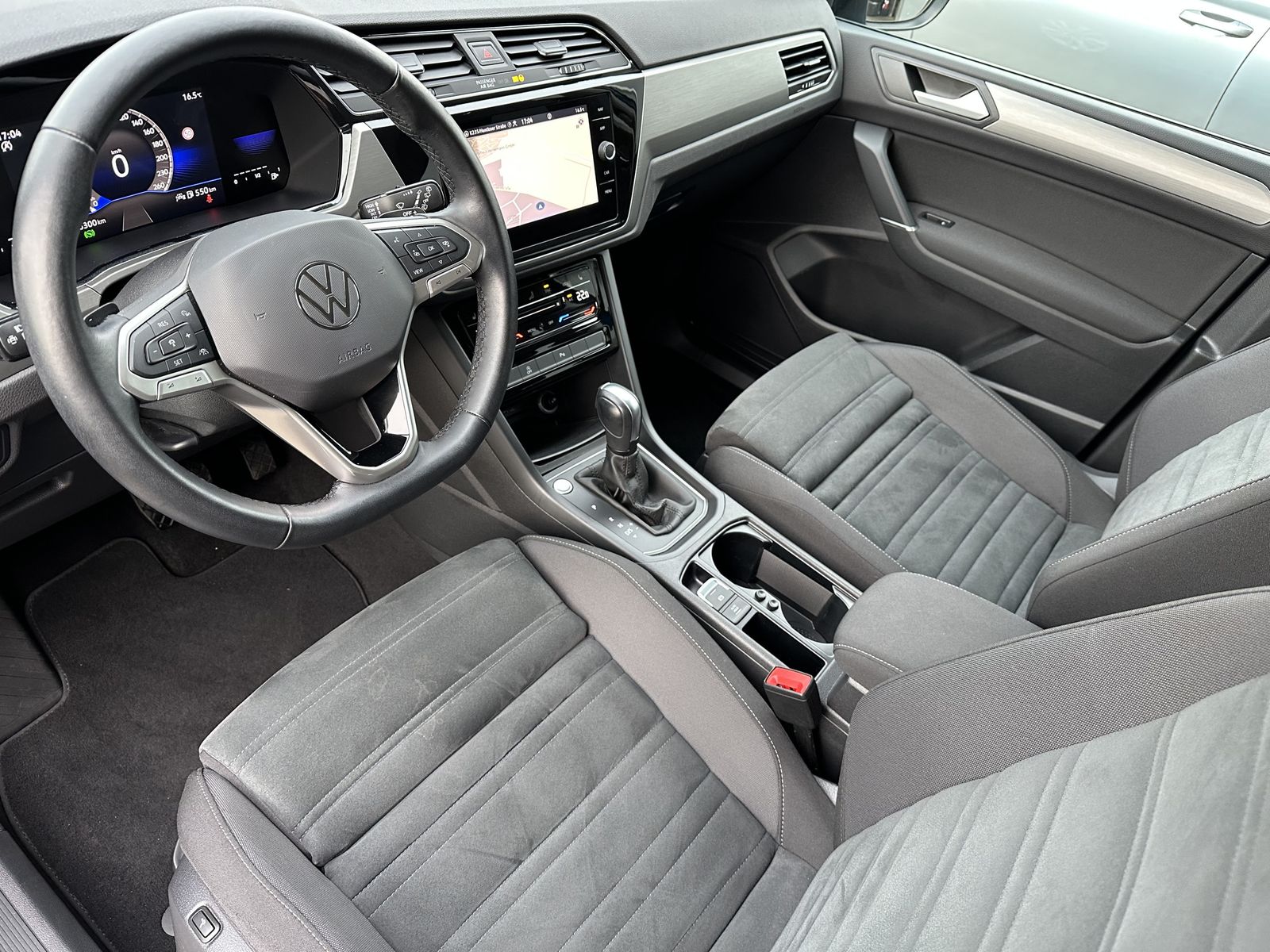 Fahrzeugabbildung Volkswagen Touran 2.0 TDI DSG CL NAV+IQ-DRIVE+KAM+VCOCK+ACC