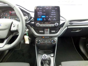 Fahrzeugabbildung Ford Fiesta Titanium *LED*Winterpaket*Parkpilot*