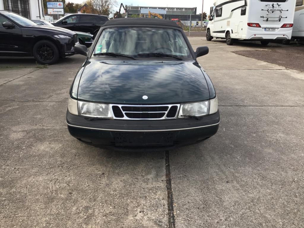 Saab 900