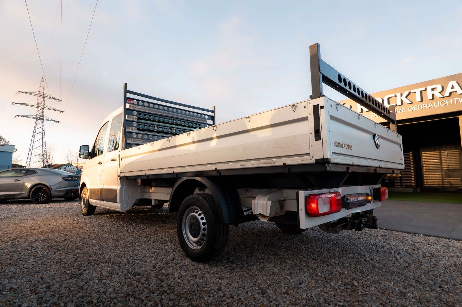 Fahrzeugabbildung Volkswagen Crafter Pritsche 35 DOKA lang FWD 7 Sitze 19%