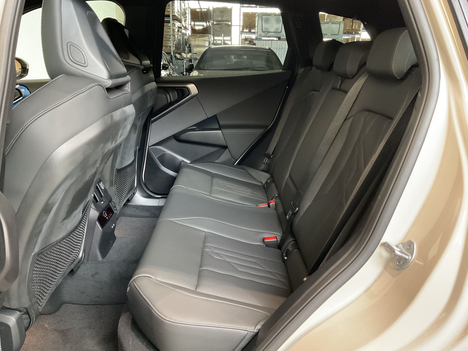Fahrzeugabbildung BMW X3 20 xDrive 19" LMR, AHK, Standheizung DAB