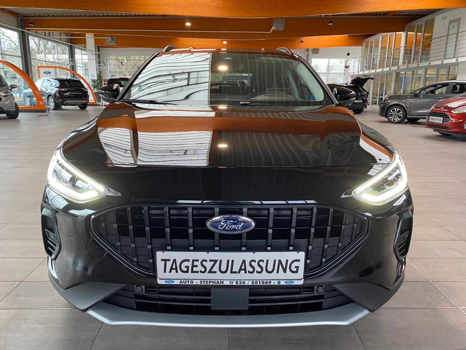 Fahrzeugabbildung Ford Focus Turnier Active X LED ACC Navi Kamera HUD