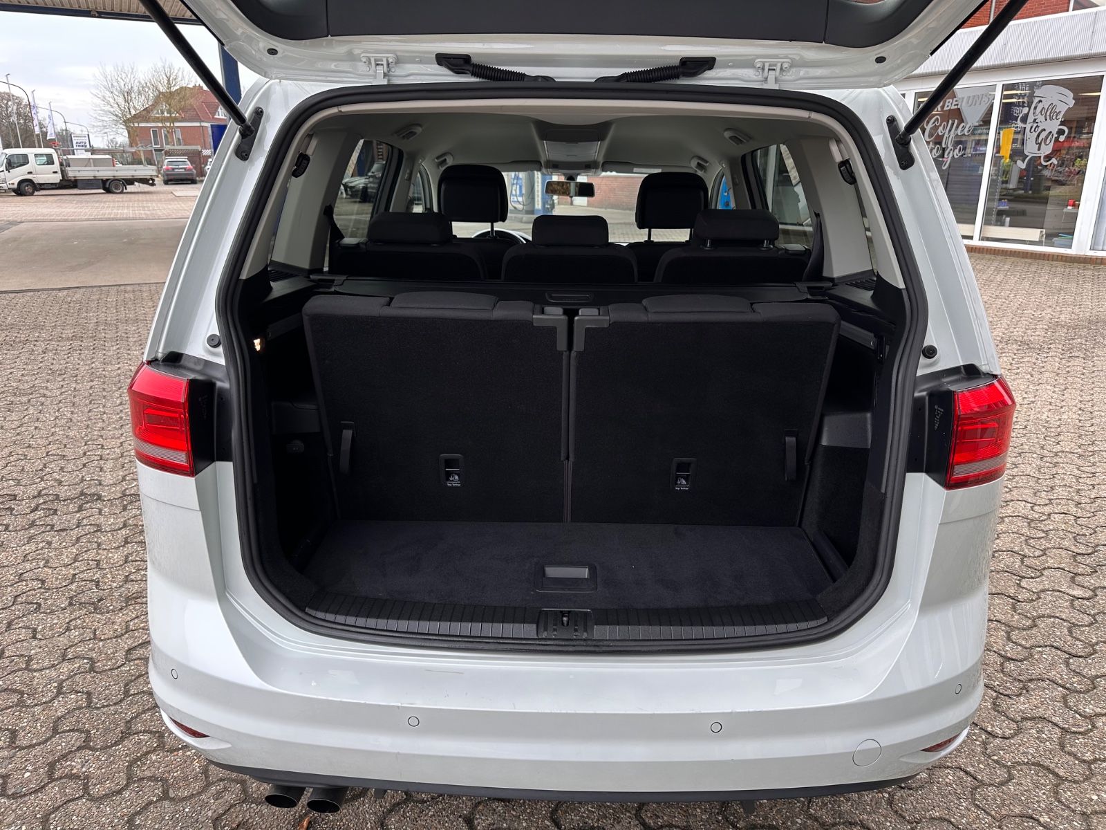 Fahrzeugabbildung Volkswagen Touran Comfortline 1.4 TSI 7-Sitze/ACC/SHZG/Navi