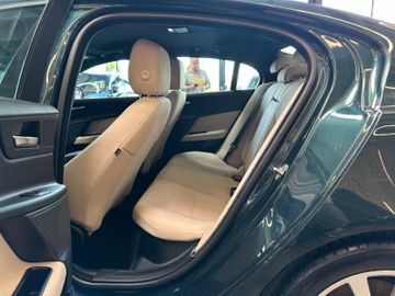 MYAUTOCENTER – Gebraucht- und Jahreswagen mit Werkstattservice in Pfaffenhofen Jaguar XE Pure *LED*Keyless*2-Zonen*Tempo*Navi*