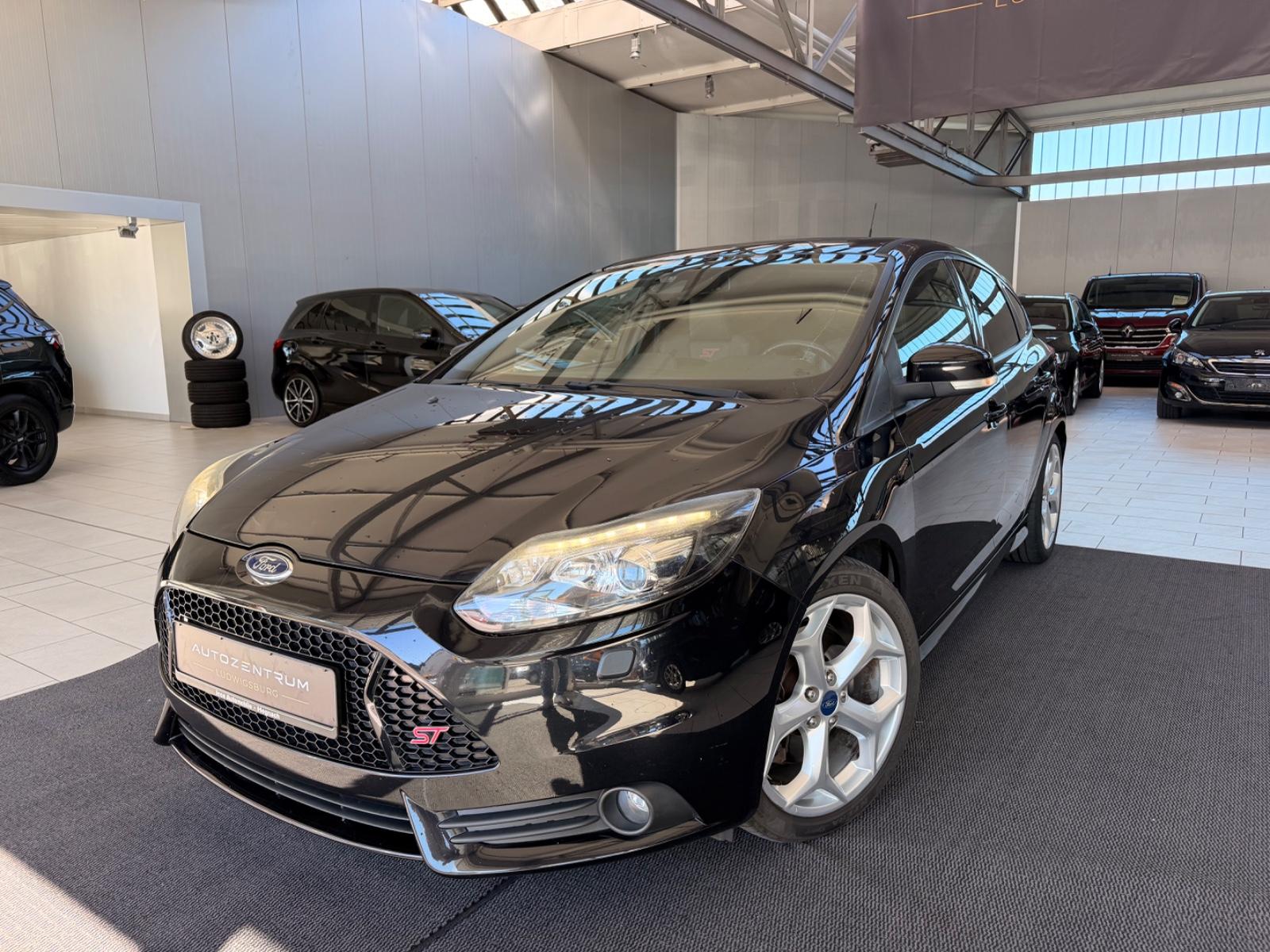Ford Focus Lim. ST*R-Kamera* Recaro Sitze*SHZ*