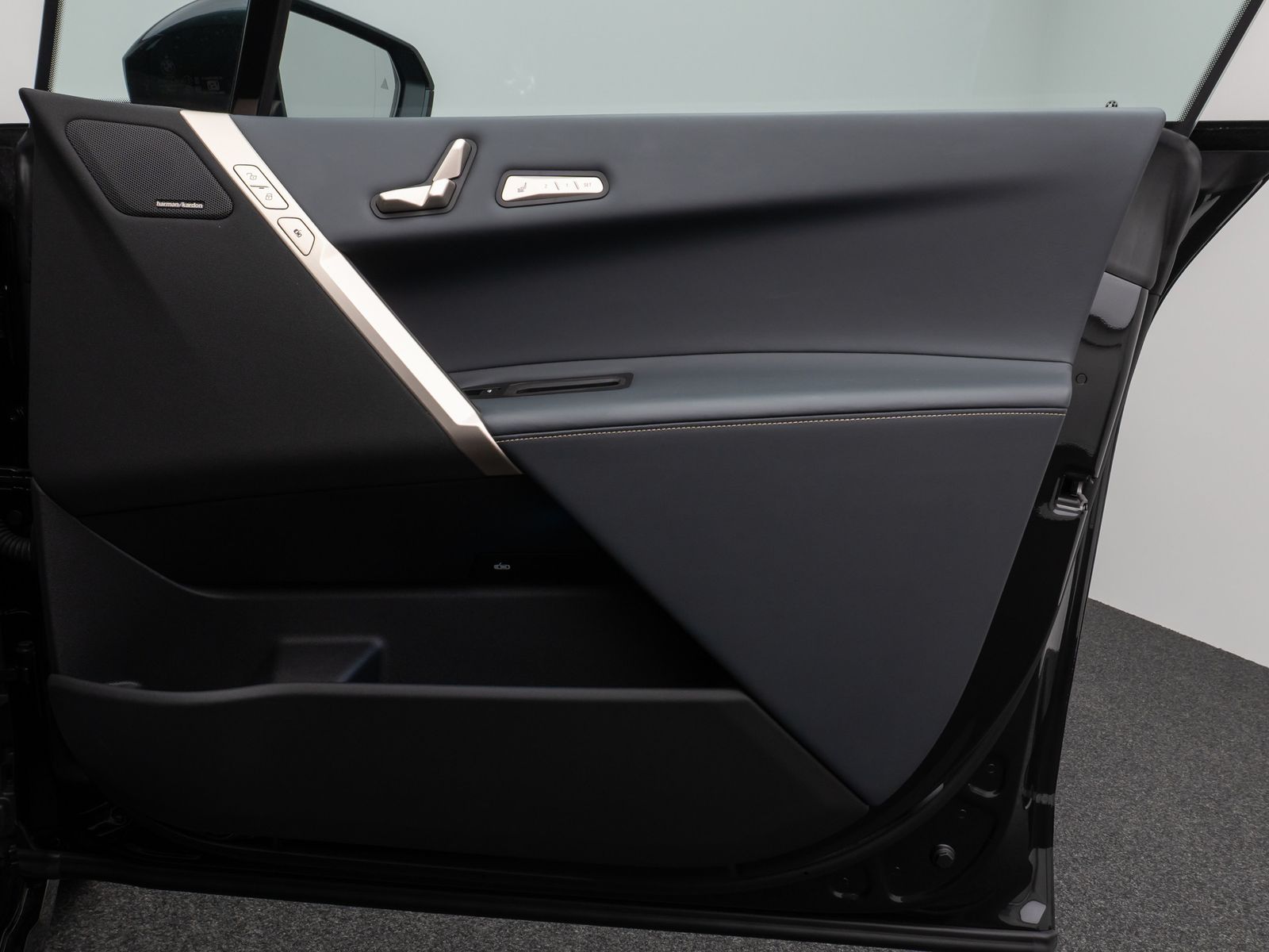 Fahrzeugabbildung BMW iX xD40 Kamera DAB H/K ACC Komfort Sport 22Zoll
