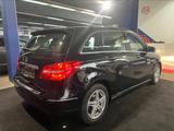 Mercedes-Benz B 180 B -Klasse PDC/NAVI/Scheckheft/Automatik - Mercedes-Benz Klasse aus dem Jahr 2012