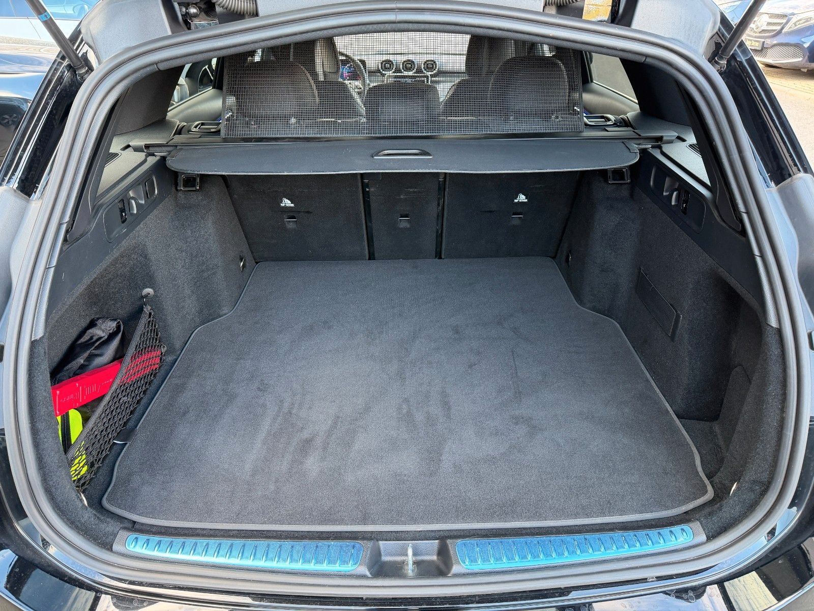 Fahrzeugabbildung Mercedes-Benz C 200d T Avantgarde+AHK+Ambiente+RKamera+MBUX+