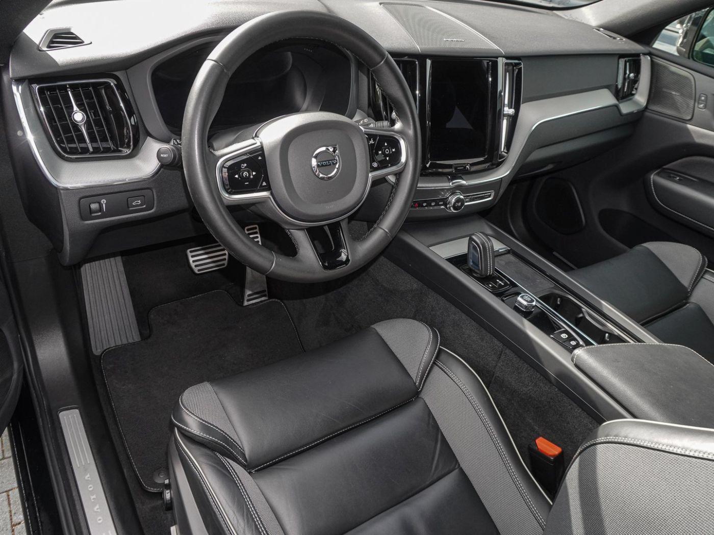 Volvo XC60 B4 B R-Design STANDHZG PANO AHK 360° H&K LE