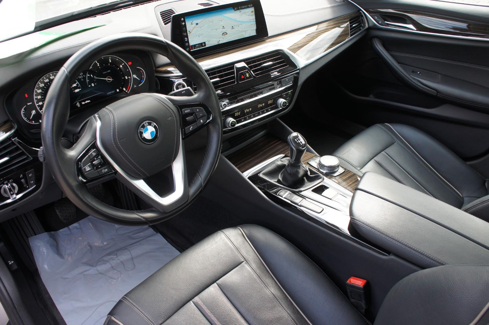 BMW 520d Limousine Luxury-Line *LED*NAVI*KAMERA*AHK*