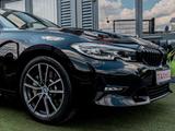 BMW 330i Lim. Sport Line|KAMERA|AUTOMATIK|DISPLAYKEY - BMW 330 mit Benzin-Antrieb: Limousine, 330i