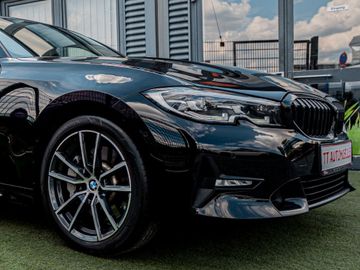 Fahrzeugabbildung BMW 330i Lim. Sport Line|KAMERA|AUTOMATIK|DISPLAYKEY