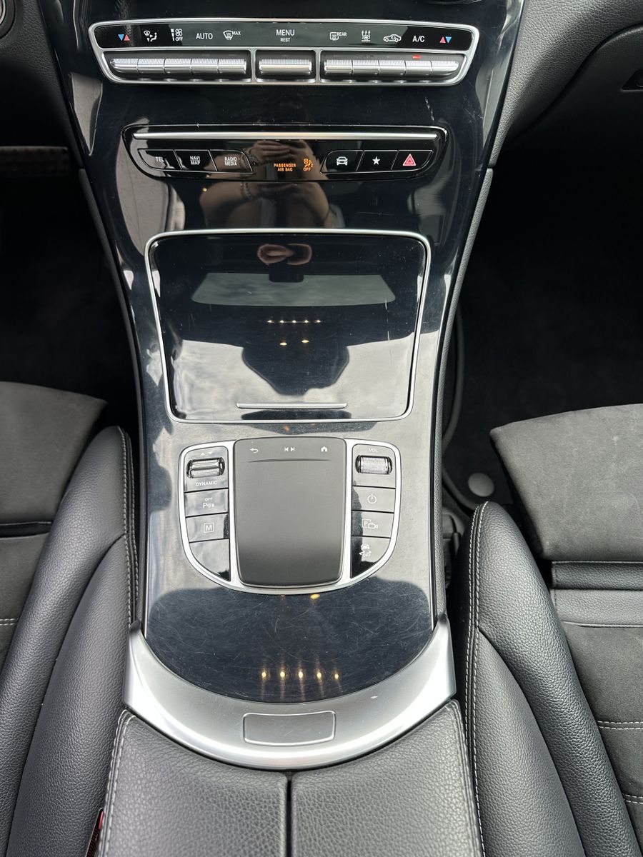 Fahrzeugabbildung Mercedes-Benz GLC 300e 4M AMG-Line NAV+LED+PANO+CARPLAY+20ZOLL