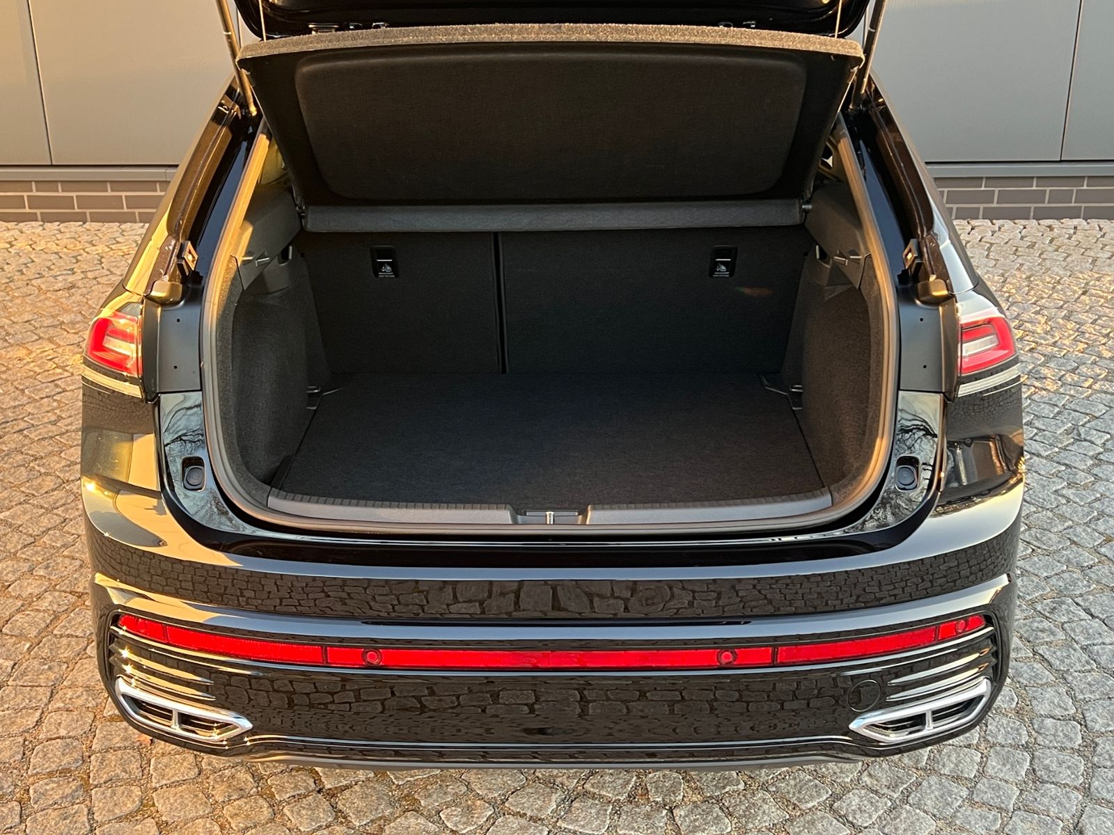 Fahrzeugabbildung Volkswagen Taigo R-Line 1.5 TSI DSG *AHK, IQ-Light, Navi, 1