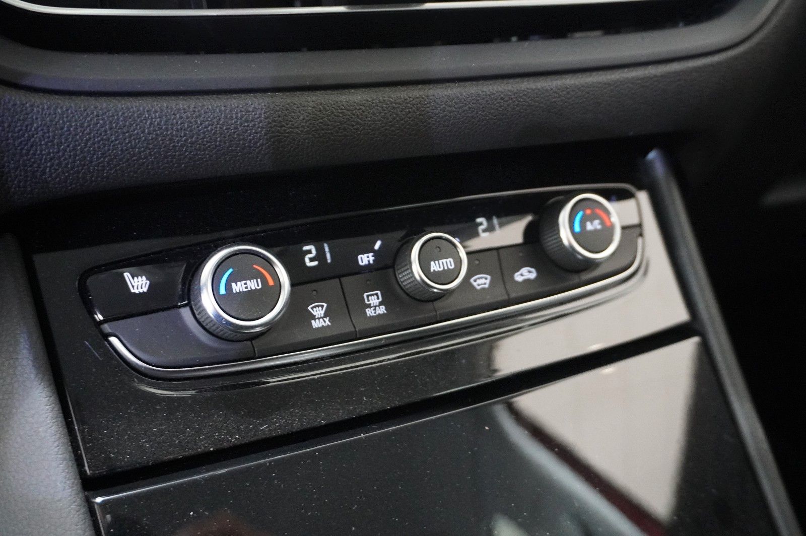 Fahrzeugabbildung Opel Grandland (X) 1.6T EDITION HYBRID NAVI/LED/VIRT.