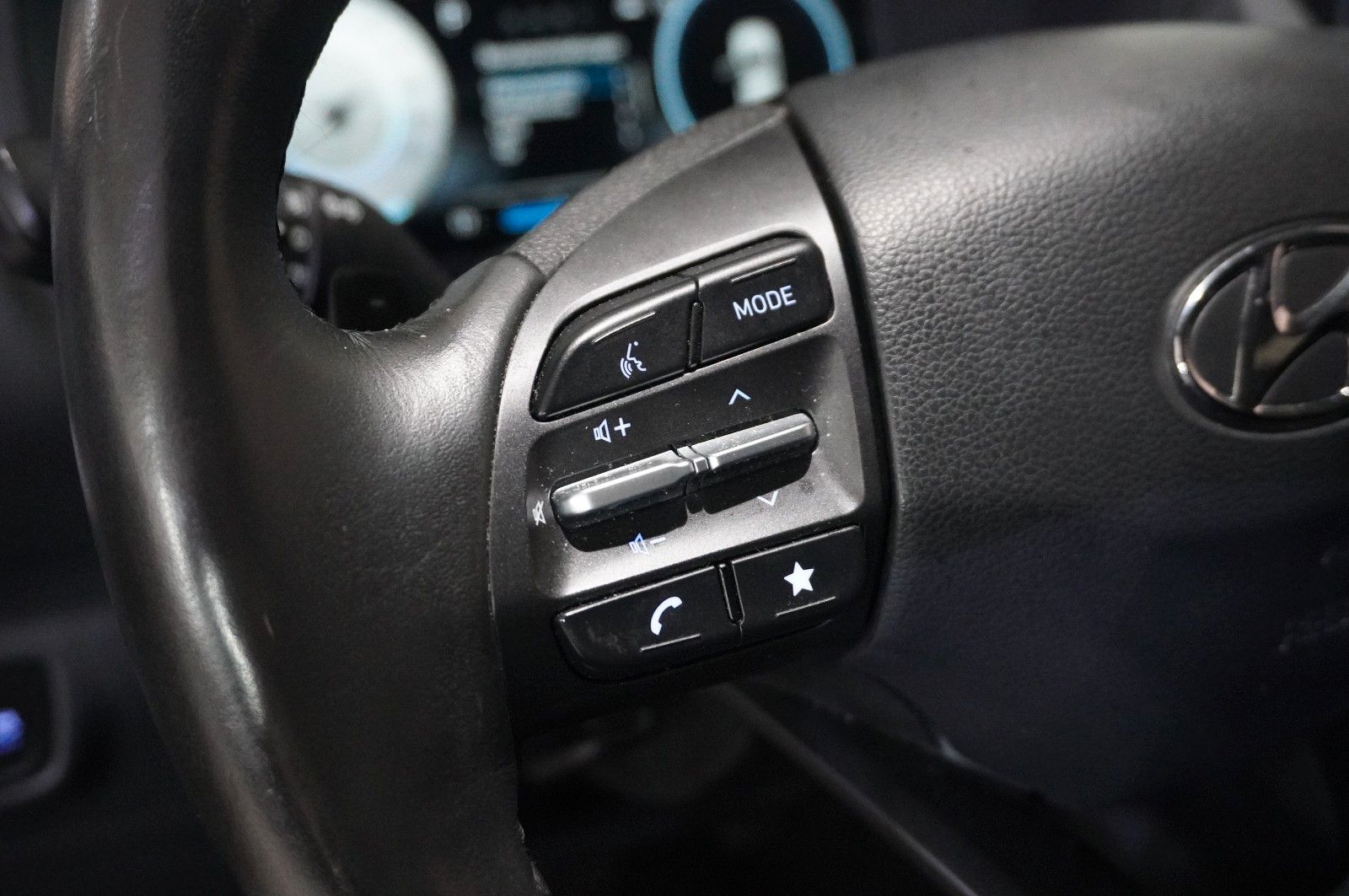 Fahrzeugabbildung Hyundai Kona 1.0 T-GDI STYLE DCT NAVI/LED/KAMERA/VIRTU.