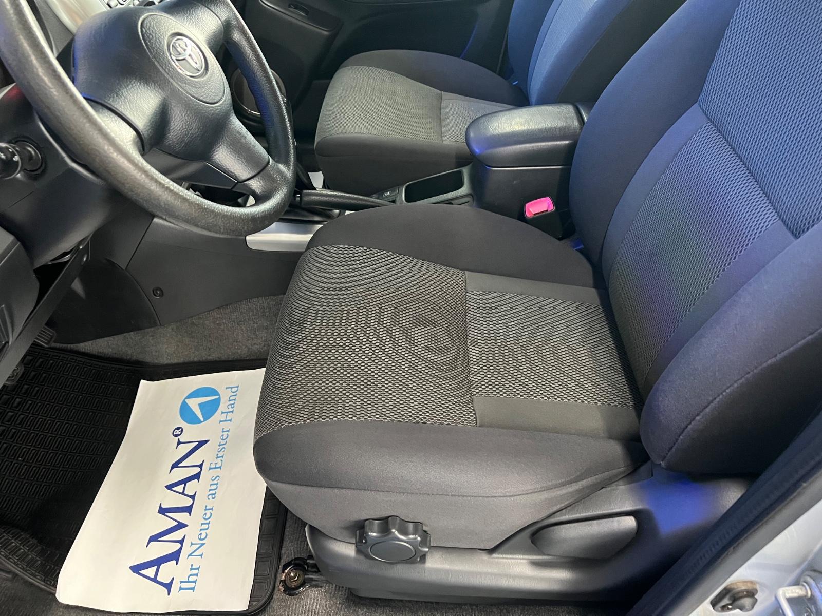 Toyota RAV4 1.8 VVT-i 125 ch Essence • Clim • Attelage • Barres de toit