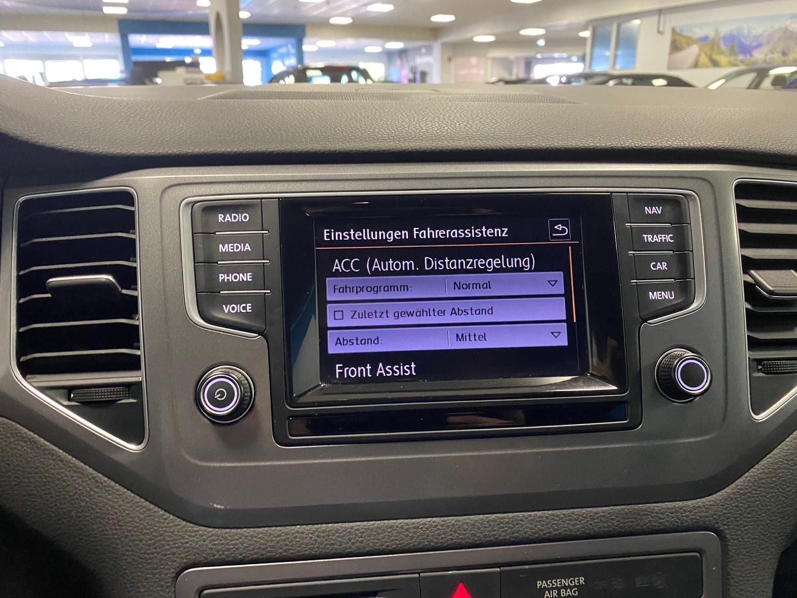 Fahrzeugabbildung Volkswagen Golf VII SPORTSVAN 1.2 TSI+ACC+SITZHEIZ+GARANTIE