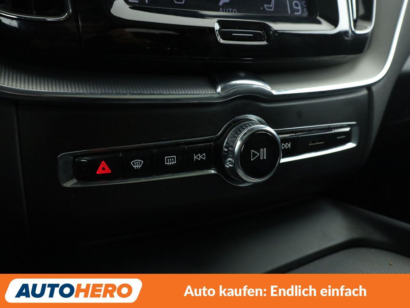 Volvo XC60 2.0 D5 R Design AWD Aut.*NAVI*HEAD-UP*LED*