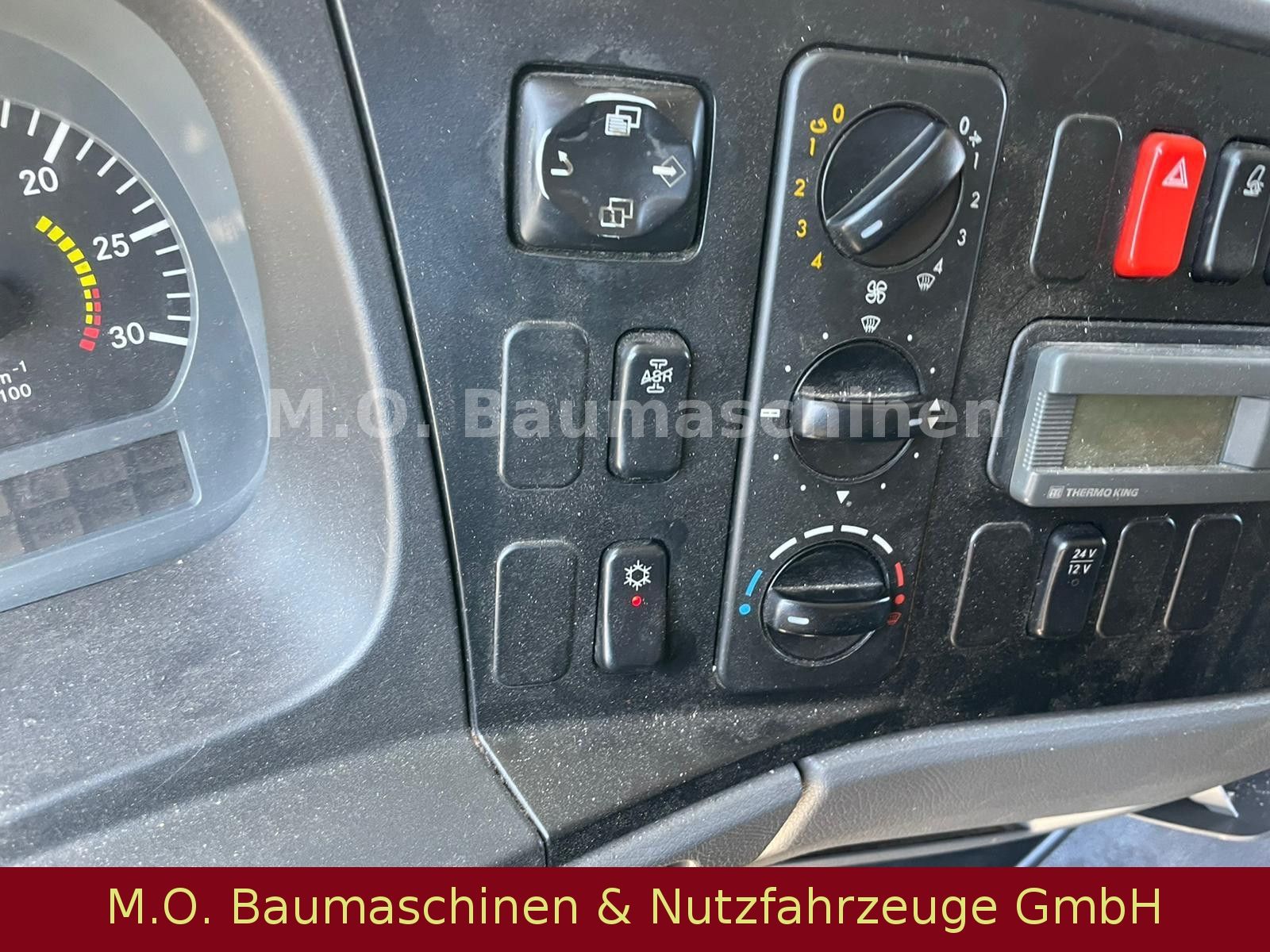 Fahrzeugabbildung Mercedes-Benz 1222 L / Ladebordwand / Thermoking VM-400 D /AC