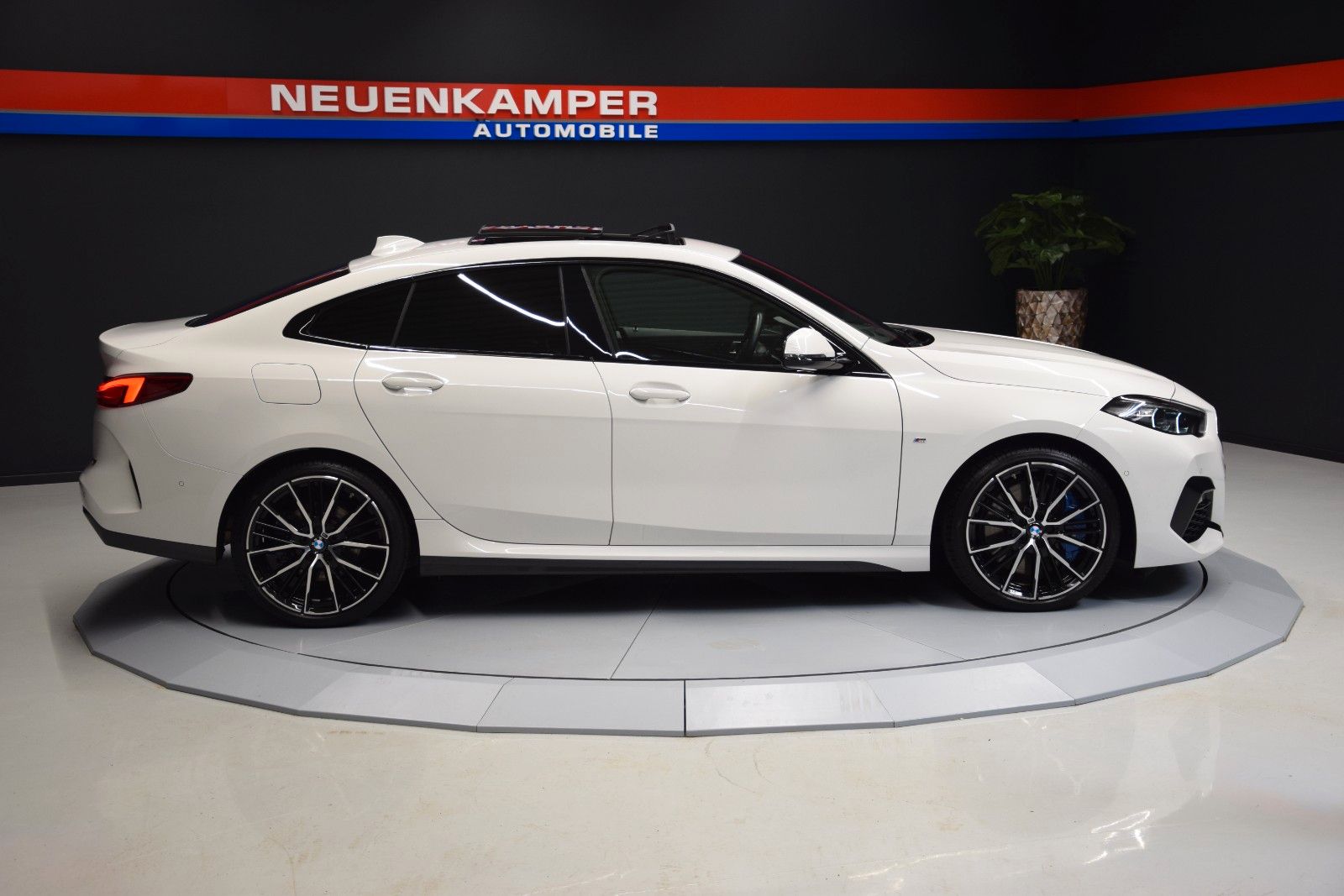 Fahrzeugabbildung BMW 218i M Sport Gran Coupe Panorama ACC H&k Memory