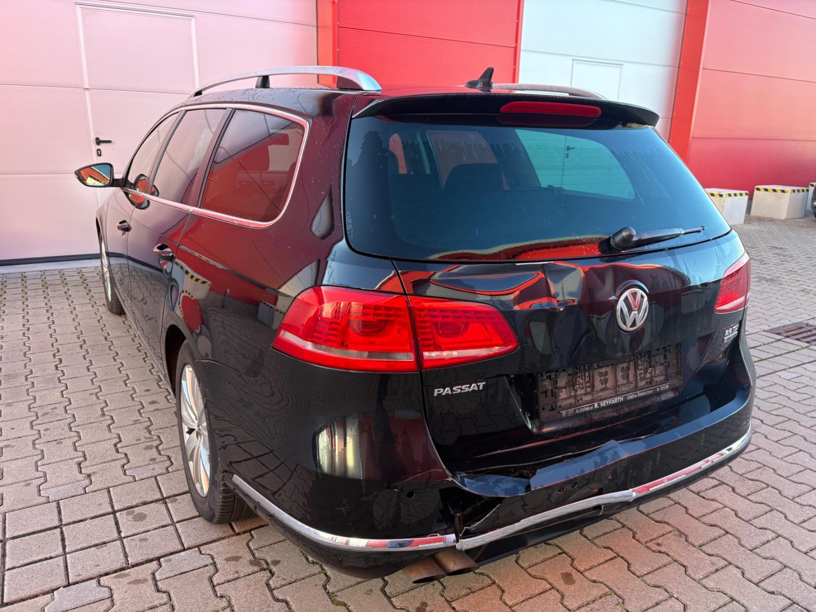 Volkswagen Passat 2014 — rear view
