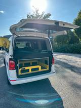 Volkswagen T6 Multivan TSI mit Bett und Schwerlastschiene - : Kleinbus, Von Privat