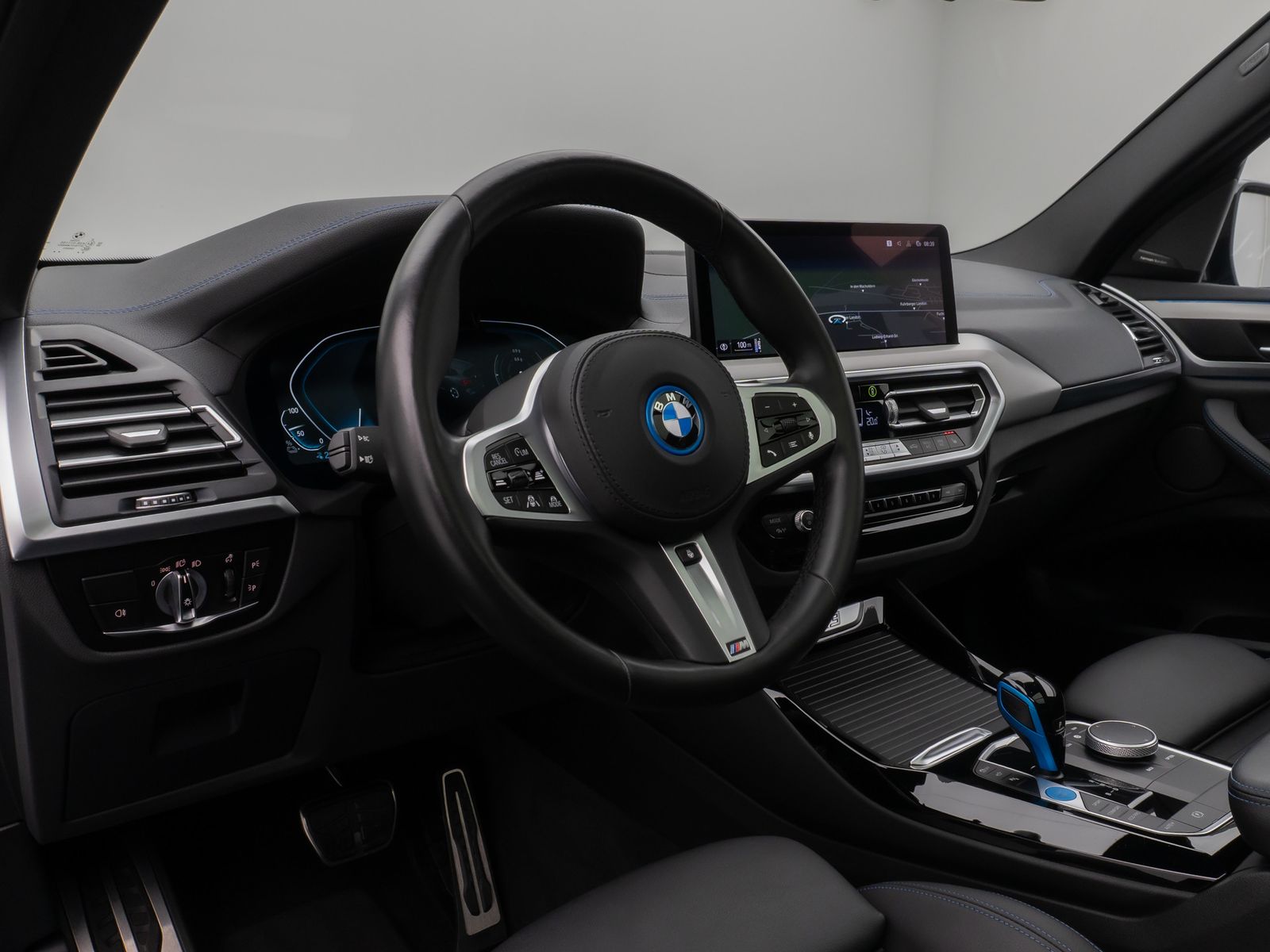 Fahrzeugabbildung BMW iX3 M Sport Impressive Panorama 360° HUD DAB H/K