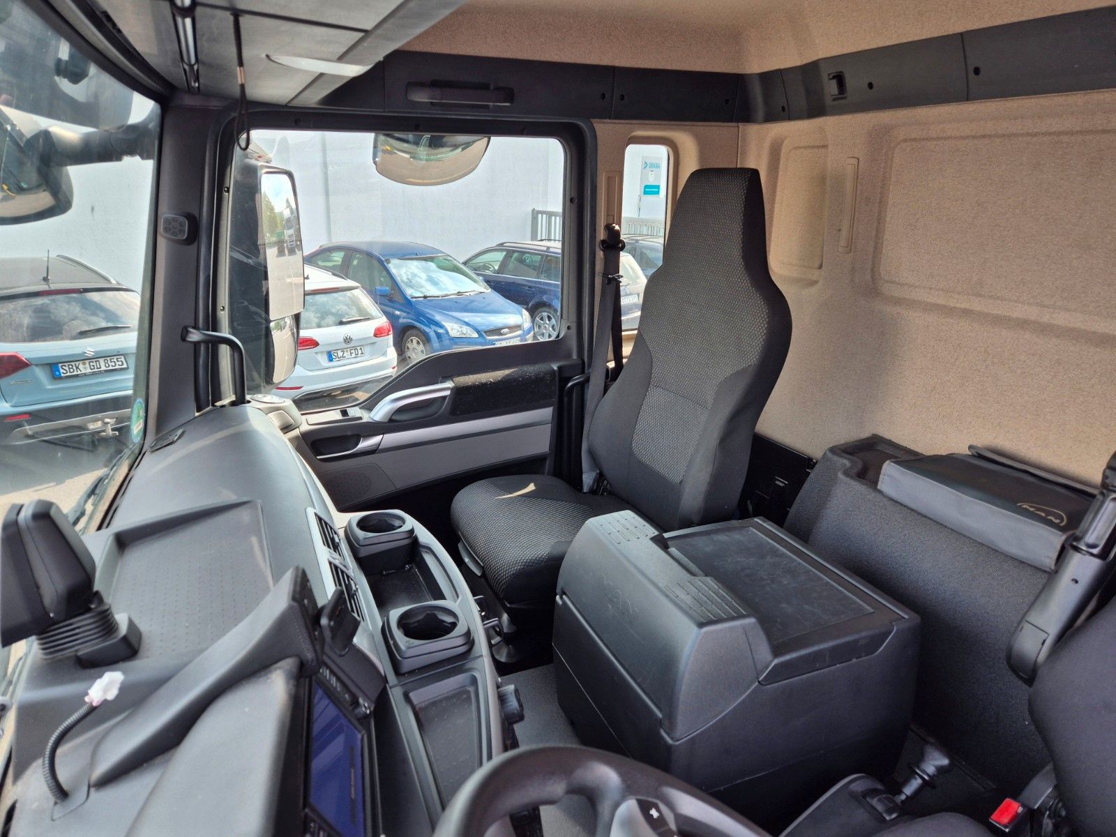 Fahrzeugabbildung MAN TGS 26.420 6x2-4 LL Hiab 177K PRO 2 Stück