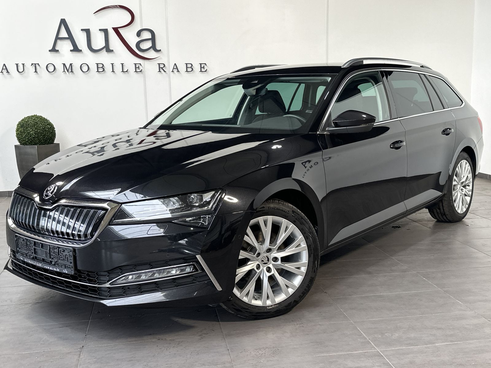Fahrzeugabbildung SKODA Superb Combi 1.4 TSI iV Style DSG NAV+MATRIX+ACC
