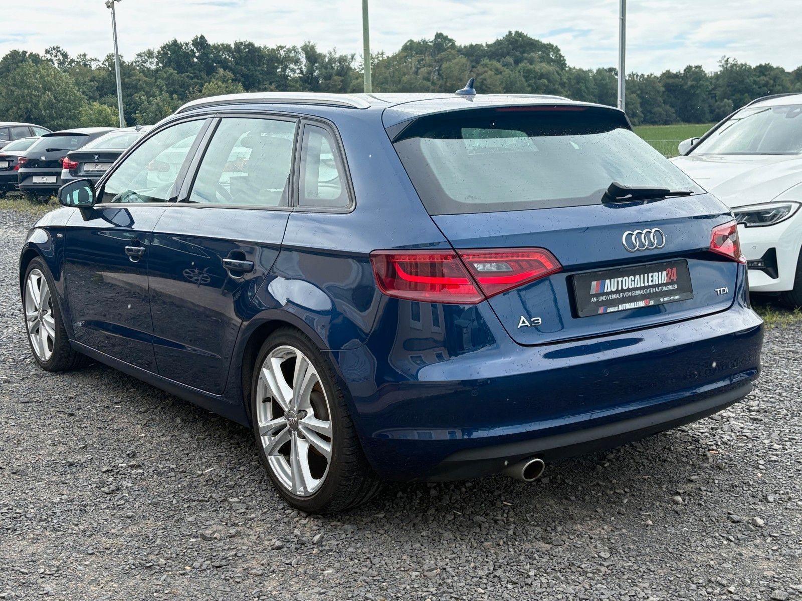 Fahrzeugabbildung Audi A3 1.6 TDI SPBK S LINE Navi Leder LED SPORTFWK